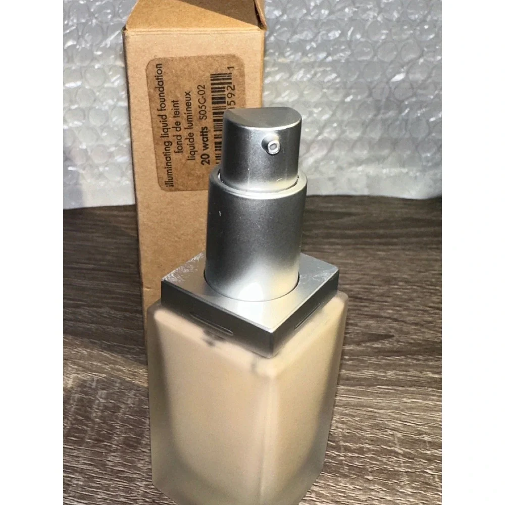 Stila Illuminating Liquid‎ Foundation 20 Watts 1oz Radiant Glow face coverage